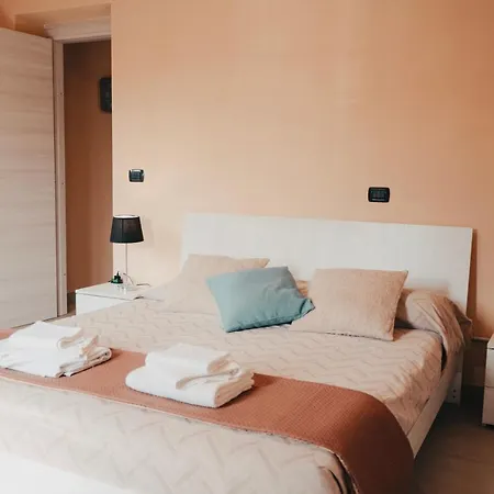 Casa Calandri - Appartamenti Moderni Con Free Wi-Fi & Ac Margarita Buitenkant foto